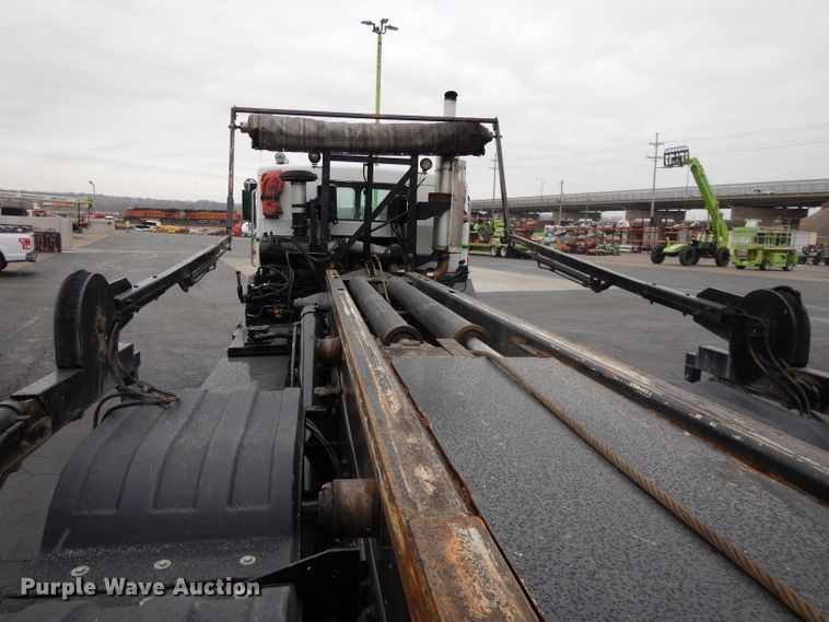 image for item GH9069 1993 Peterbilt 320  roll-off container truck