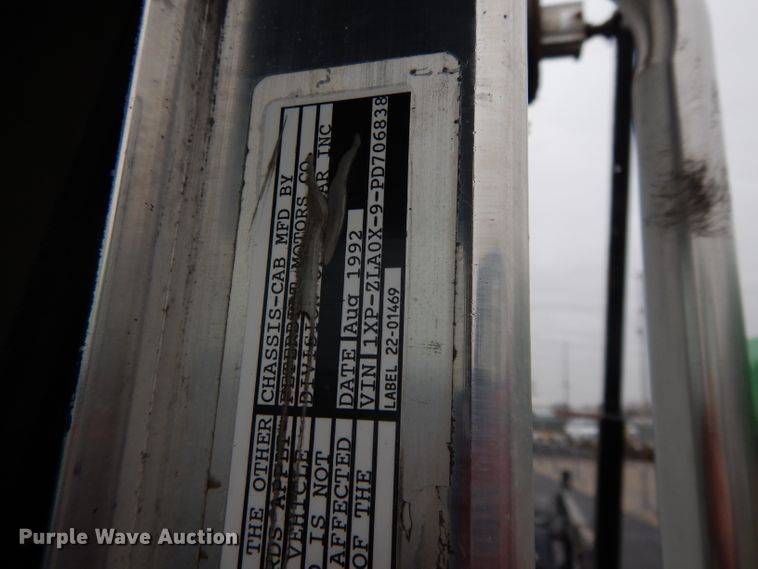 image for item GH9069 1993 Peterbilt 320  roll-off container truck