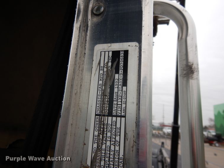 image for item GH9069 1993 Peterbilt 320  roll-off container truck