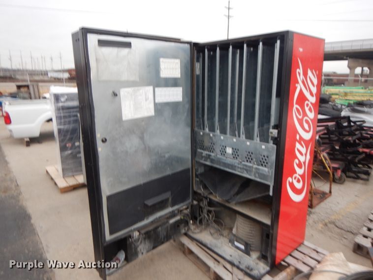 image for item GH9081 Royal Vendors RVCC-660-9 Coca-Cola vending machine
