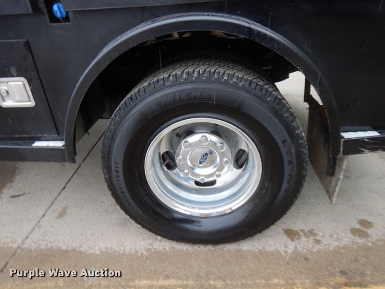 image for item GH9094 2011 Ford F450 Super Duty Lariat  Crew Cab flatbed truck