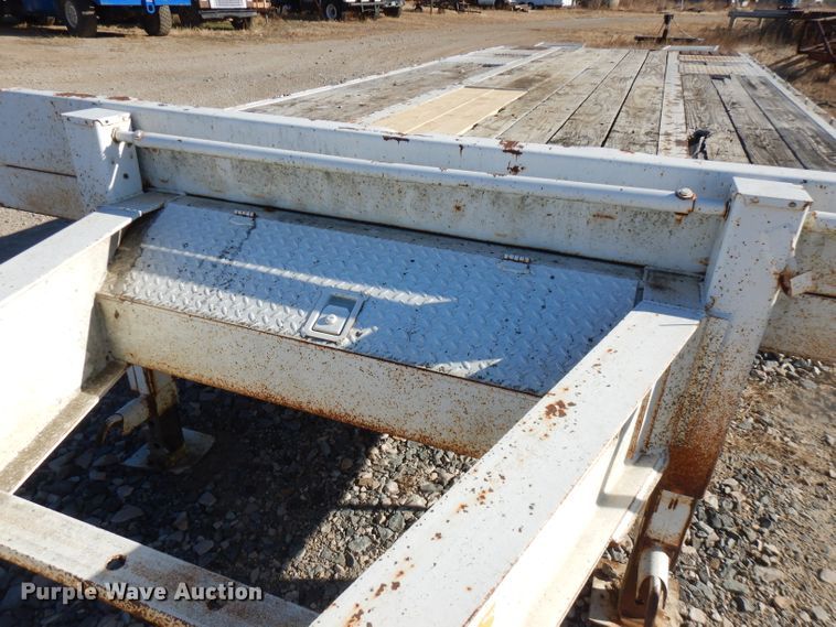 image for item GK9492 2008 EW Trailers equipment trailer