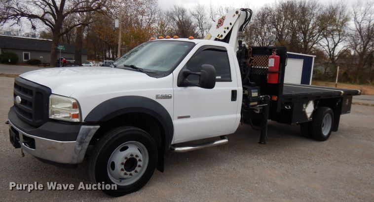 image for item GK9547 2007 Ford F550 Super Duty  flatbed truck with crane