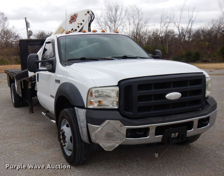 image for item GK9547 2007 Ford F550 Super Duty  flatbed truck with crane