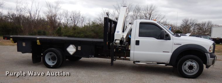 image for item GK9547 2007 Ford F550 Super Duty  flatbed truck with crane