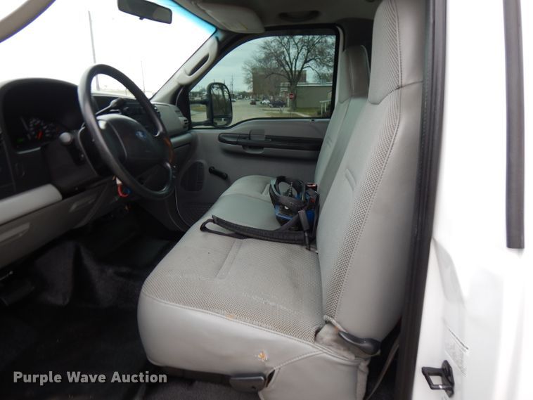 image for item GK9547 2007 Ford F550 Super Duty  flatbed truck with crane