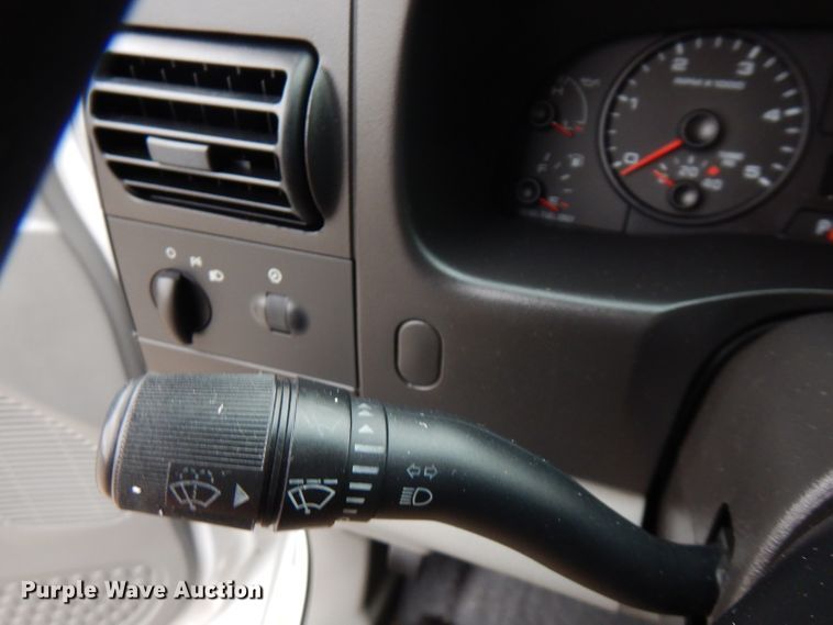 image for item GK9547 2007 Ford F550 Super Duty  flatbed truck with crane