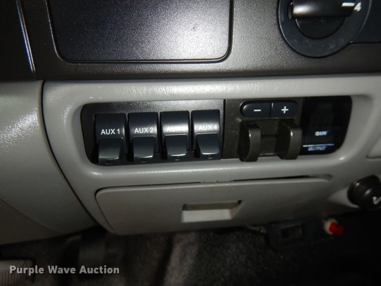 image for item GK9547 2007 Ford F550 Super Duty  flatbed truck with crane