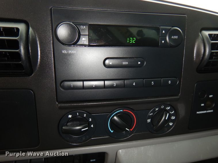 image for item GK9547 2007 Ford F550 Super Duty  flatbed truck with crane