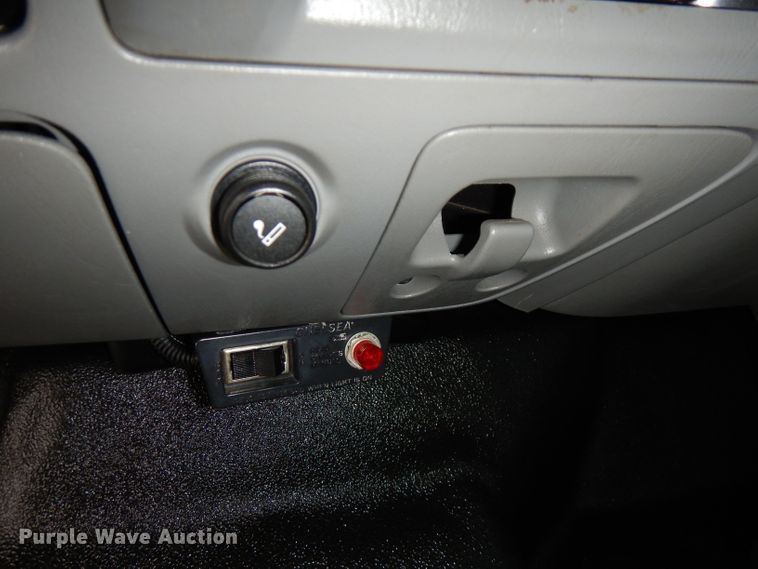 image for item GK9547 2007 Ford F550 Super Duty  flatbed truck with crane