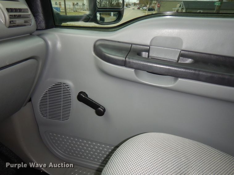 image for item GK9547 2007 Ford F550 Super Duty  flatbed truck with crane