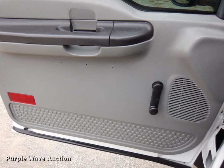 image for item GK9547 2007 Ford F550 Super Duty  flatbed truck with crane