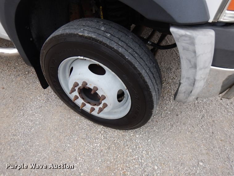 image for item GK9547 2007 Ford F550 Super Duty  flatbed truck with crane