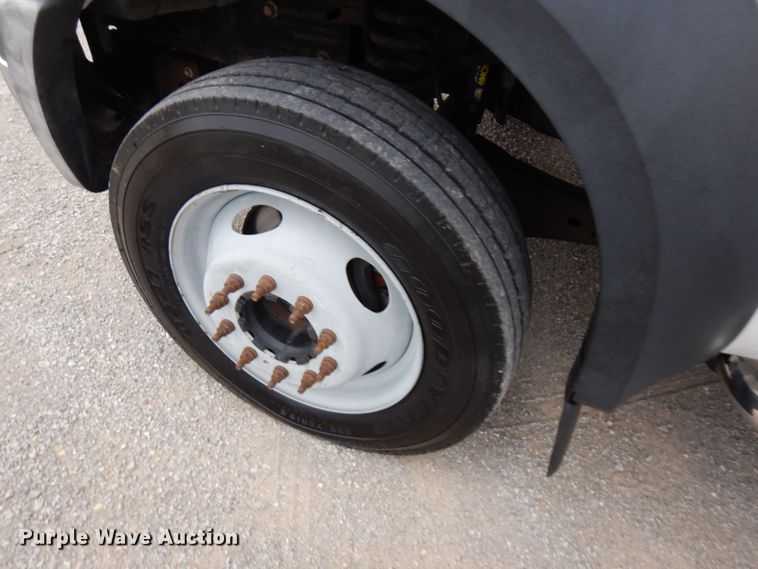 image for item GK9547 2007 Ford F550 Super Duty  flatbed truck with crane