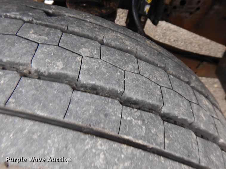 image for item GK9547 2007 Ford F550 Super Duty  flatbed truck with crane