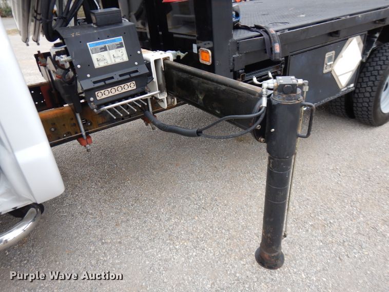 image for item GK9547 2007 Ford F550 Super Duty  flatbed truck with crane