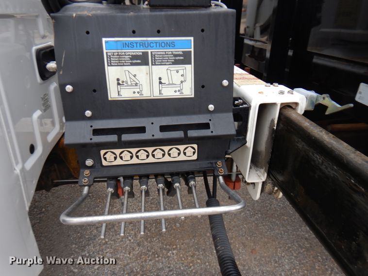 image for item GK9547 2007 Ford F550 Super Duty  flatbed truck with crane