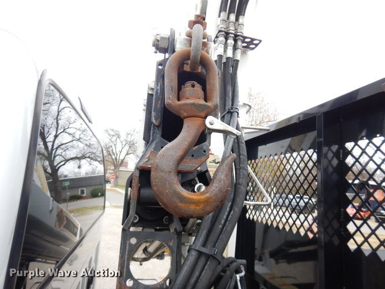 image for item GK9547 2007 Ford F550 Super Duty  flatbed truck with crane