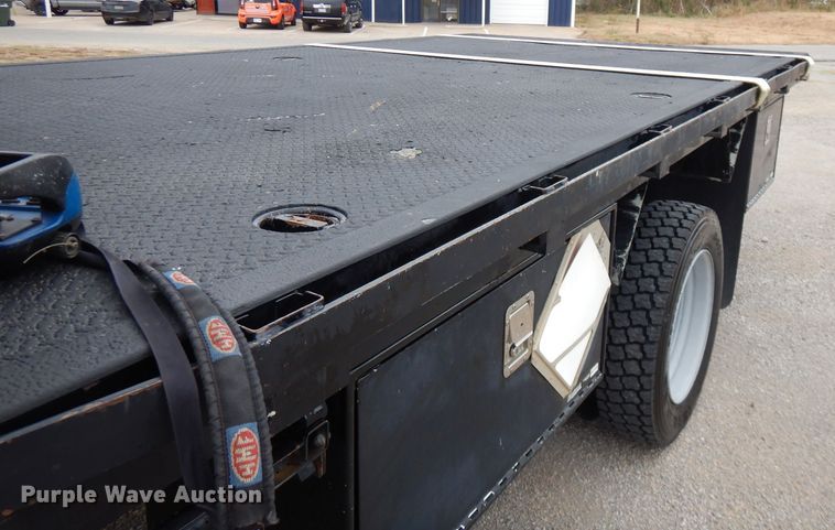 image for item GK9547 2007 Ford F550 Super Duty  flatbed truck with crane