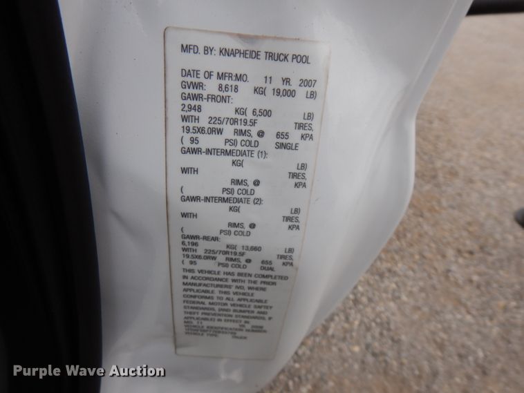 image for item GK9547 2007 Ford F550 Super Duty  flatbed truck with crane