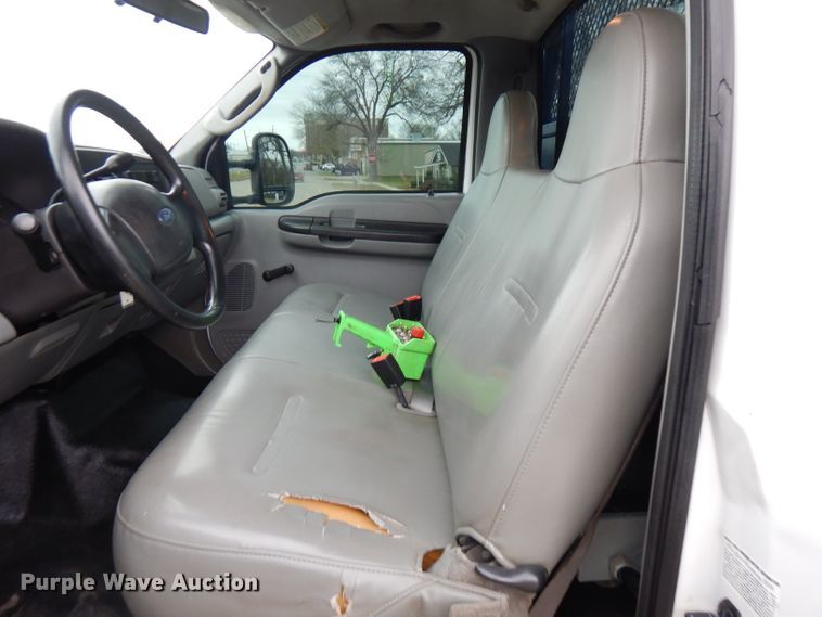 image for item GK9548 2007 Ford F550 Super Duty  utility truck with crane