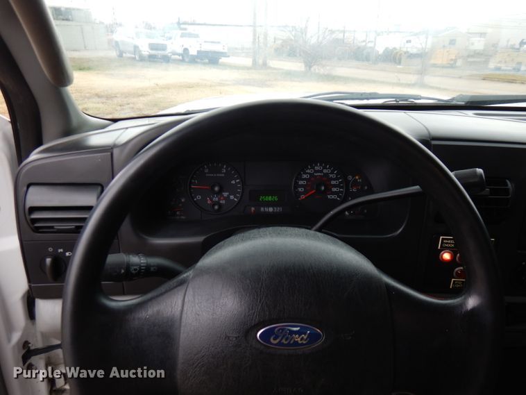 image for item GK9548 2007 Ford F550 Super Duty  utility truck with crane