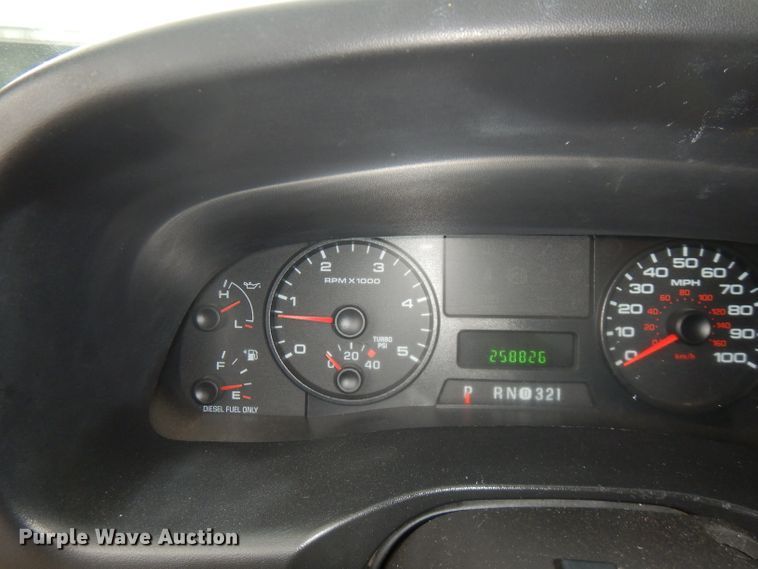 image for item GK9548 2007 Ford F550 Super Duty  utility truck with crane