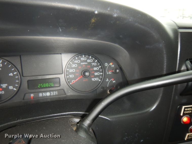 image for item GK9548 2007 Ford F550 Super Duty  utility truck with crane