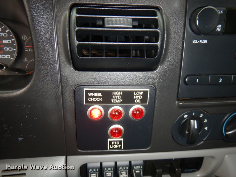 image for item GK9548 2007 Ford F550 Super Duty  utility truck with crane