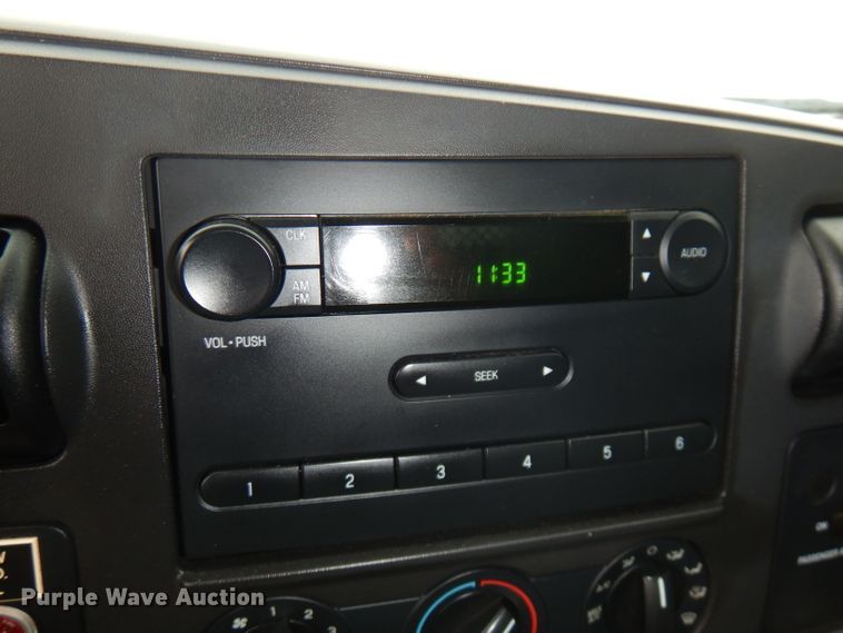 image for item GK9548 2007 Ford F550 Super Duty  utility truck with crane