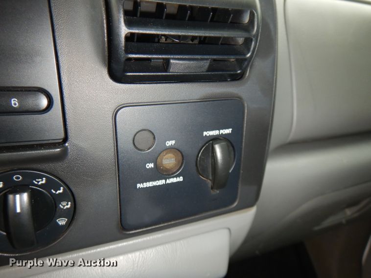 image for item GK9548 2007 Ford F550 Super Duty  utility truck with crane