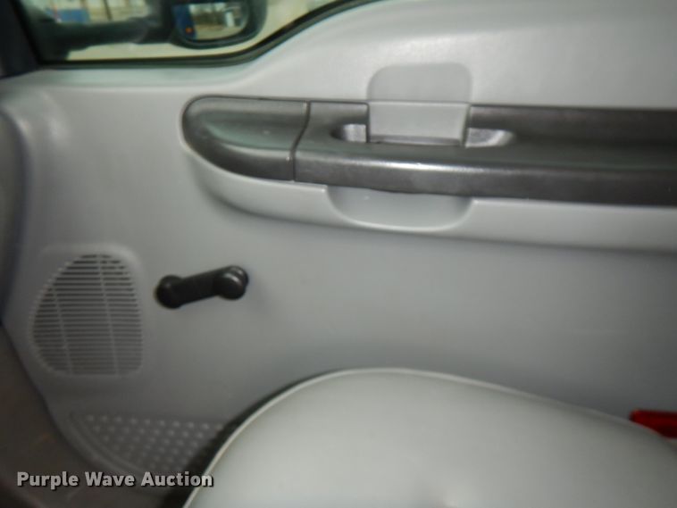 image for item GK9548 2007 Ford F550 Super Duty  utility truck with crane