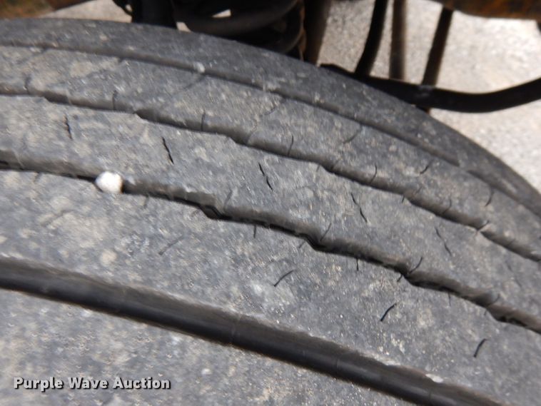 image for item GK9548 2007 Ford F550 Super Duty  utility truck with crane