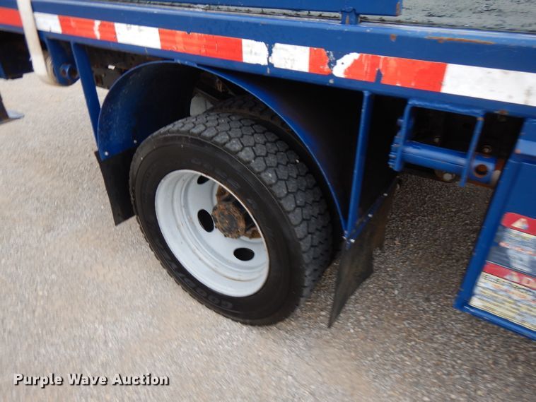 image for item GK9548 2007 Ford F550 Super Duty  utility truck with crane