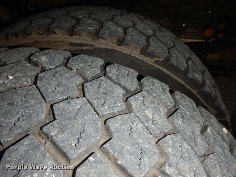 image for item GK9548 2007 Ford F550 Super Duty  utility truck with crane