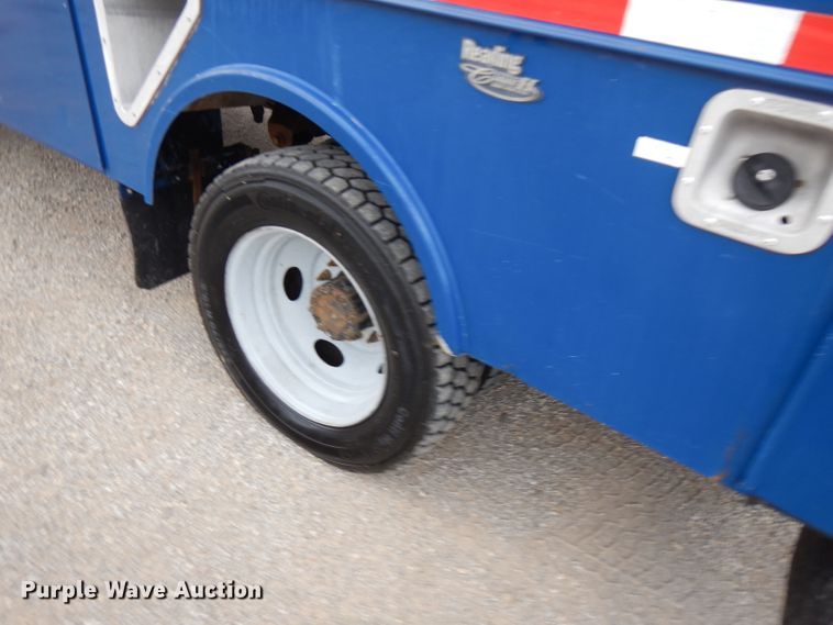 image for item GK9548 2007 Ford F550 Super Duty  utility truck with crane