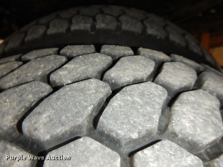 image for item GK9548 2007 Ford F550 Super Duty  utility truck with crane