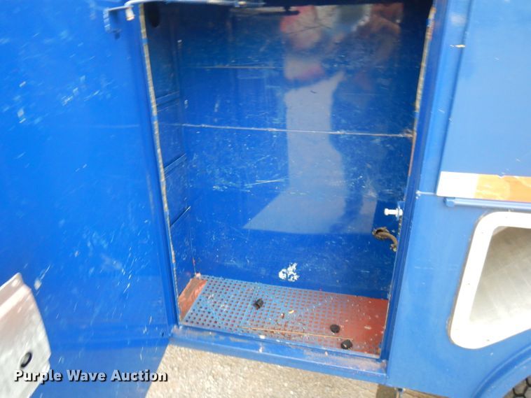 image for item GK9548 2007 Ford F550 Super Duty  utility truck with crane