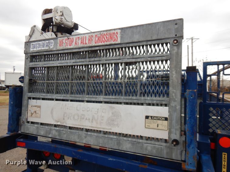 image for item GK9548 2007 Ford F550 Super Duty  utility truck with crane