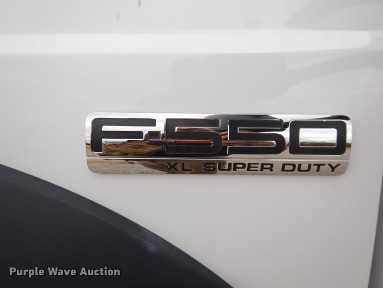 image for item GK9548 2007 Ford F550 Super Duty  utility truck with crane