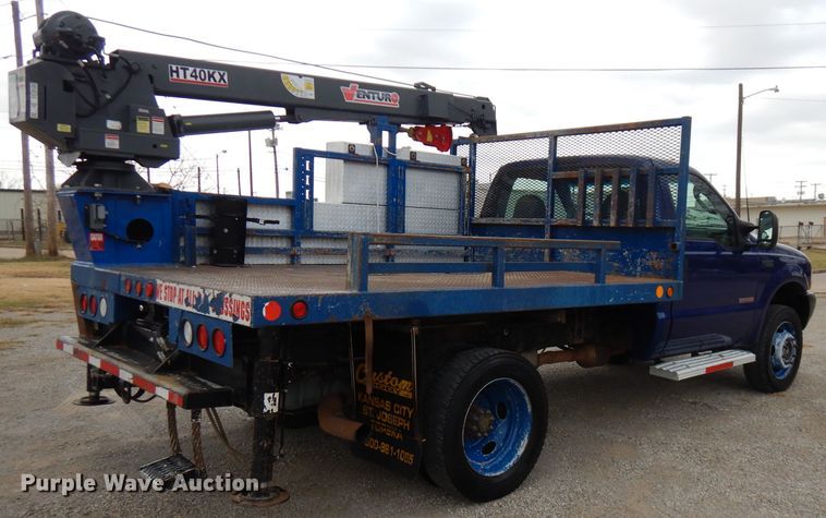 image for item GK9549 2003 Ford F550 Super Duty  flatbed truck with crane