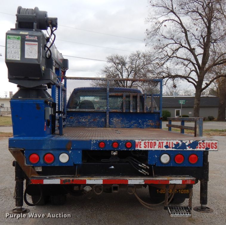 image for item GK9549 2003 Ford F550 Super Duty  flatbed truck with crane