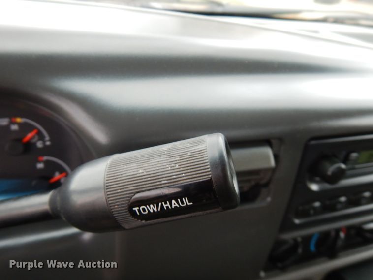 image for item GK9549 2003 Ford F550 Super Duty  flatbed truck with crane