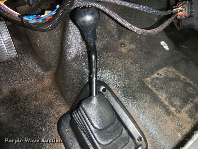 image for item GK9549 2003 Ford F550 Super Duty  flatbed truck with crane