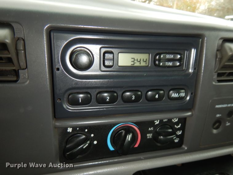 image for item GK9549 2003 Ford F550 Super Duty  flatbed truck with crane