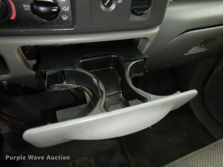 image for item GK9549 2003 Ford F550 Super Duty  flatbed truck with crane