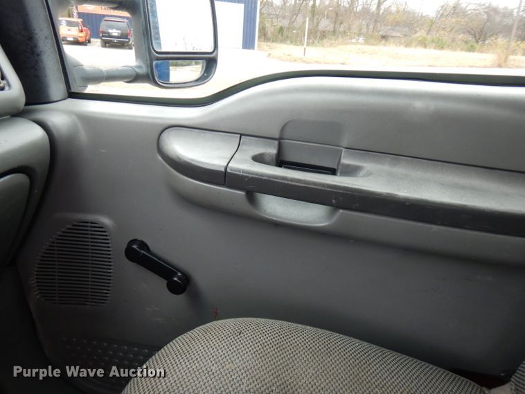 image for item GK9549 2003 Ford F550 Super Duty  flatbed truck with crane