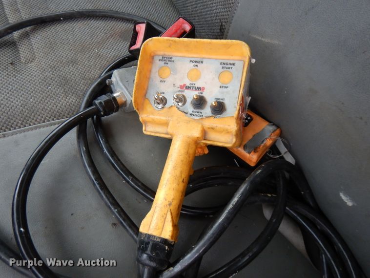 image for item GK9549 2003 Ford F550 Super Duty  flatbed truck with crane