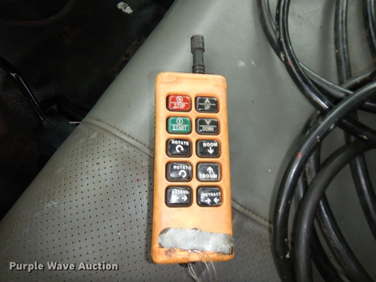 image for item GK9549 2003 Ford F550 Super Duty  flatbed truck with crane