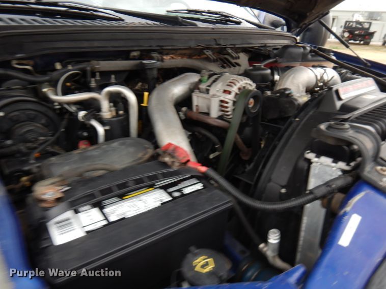 image for item GK9549 2003 Ford F550 Super Duty  flatbed truck with crane